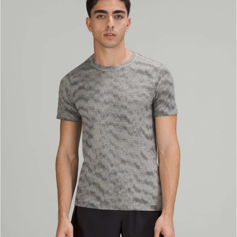 NWT Lululemon Metal Vent Breathe Short Sleeve Shirt